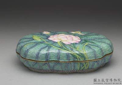 图片[3]-Lotus-leaf-shaped copper case in painted enamels, Qianlong reign(1736-1795), Qing dynasty-China Archive